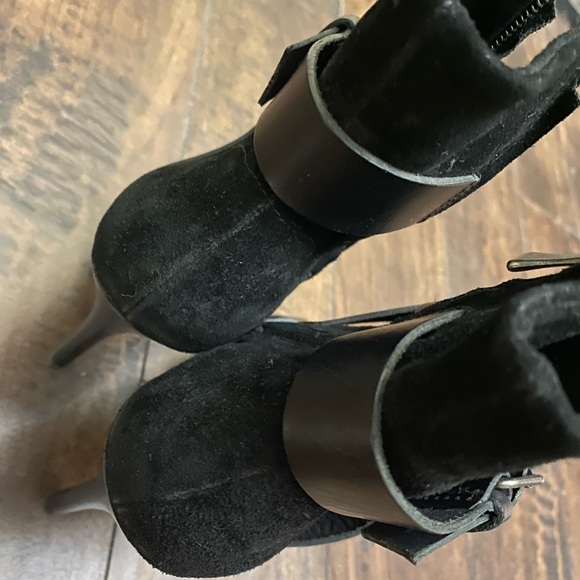 Gorgeous sock bootie heels 👠 - Picture 6 of 9